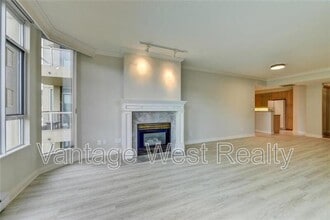 1152-1152 Sunset Dr in Kelowna, BC - Building Photo - Building Photo