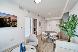 7144 Byron Ave in Miami Beach, FL - Foto de edificio - Building Photo