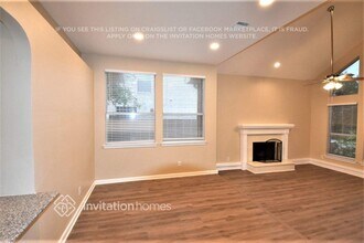 2043 Hearthstone Dr in Carrollton, TX - Foto de edificio - Building Photo