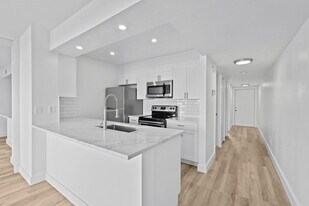 271 Cypress Point Dr in Palm Beach Gardens, FL - Building Photo