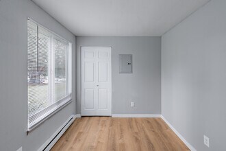 Parkwood Terrace in Bremerton, WA - Building Photo - Interior Photo