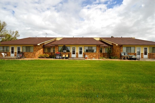 Golden Oaks Apartments in Bennett, CO - Building Photo - Building Photo