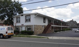 Twin Oaks Apartments in Huntington Station, NY - Building Photo