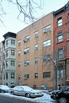 17 W 74th St Apartments