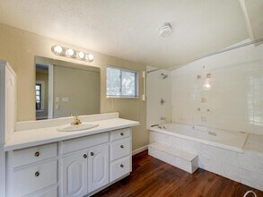 4405 Barrow Ave in Austin, TX - Foto de edificio - Building Photo