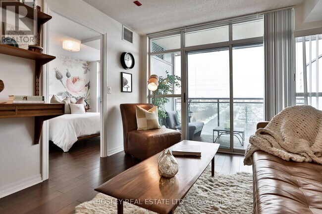 1600 Charles St in Whitby, ON - Building Photo - Building Photo