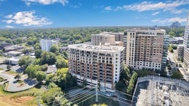 701 Royal Ct in Charlotte, NC - Foto de edificio - Building Photo