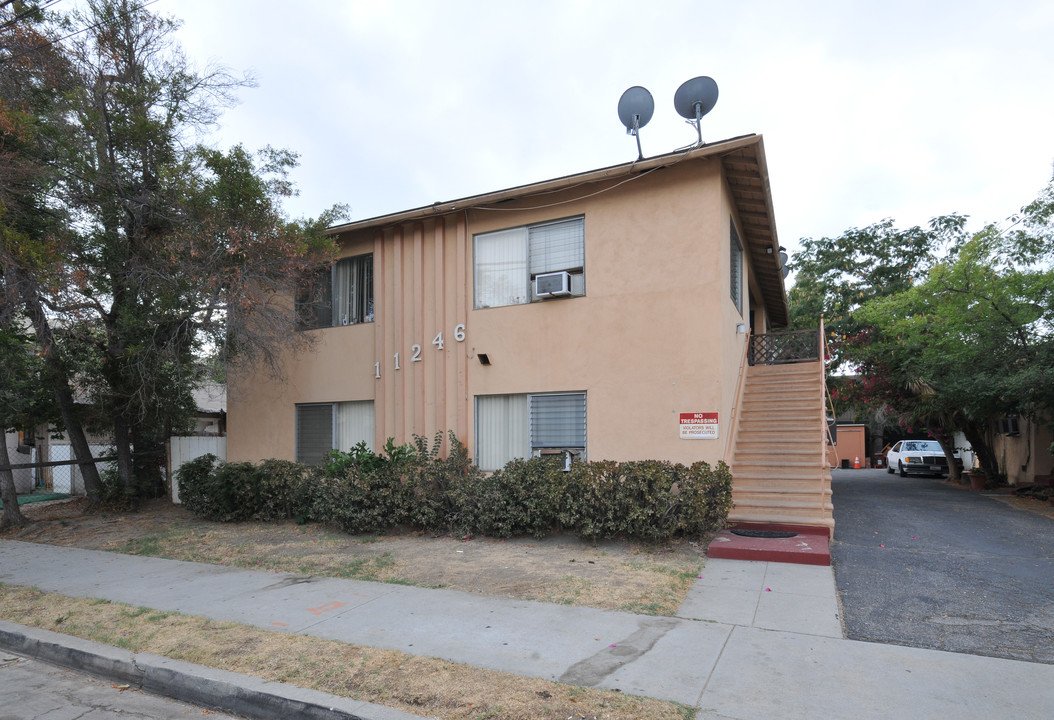 11246 Otsego St in North Hollywood, CA - Building Photo