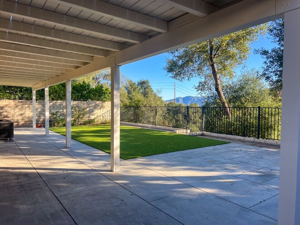 5458 Softwind Wy in Agoura Hills, CA - Building Photo