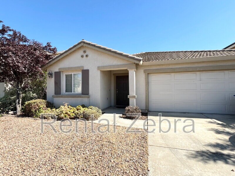 1366 Riverside Ct in Merced, CA - Building Photo