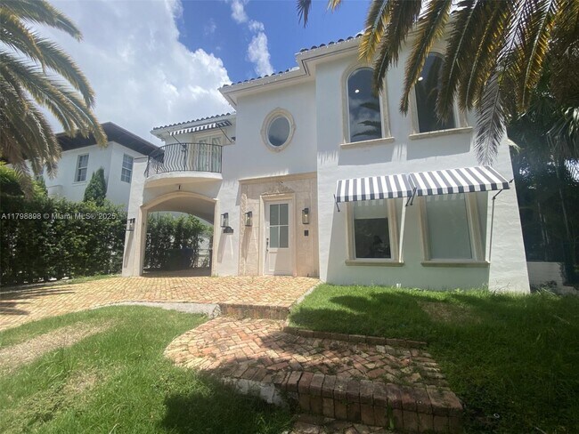 2422 S Miami Ave in Miami, FL - Building Photo - Building Photo