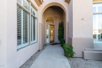 7711 E Overlook Dr in Scottsdale, AZ - Foto de edificio - Building Photo