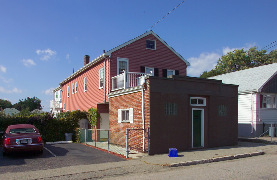 142 Sumner St in Quincy, MA - Foto de edificio