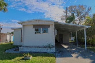 410 Suwanee Dr in North Fort Myers, FL - Building Photo - Building Photo