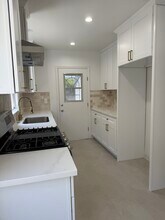 11610 Oxnard St, Unit Apt #6 in North Hollywood, CA - Building Photo - Building Photo