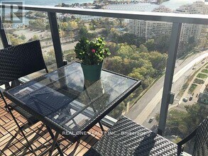 2200 Lake Shore Blvd W in Toronto, ON - Building Photo - Building Photo