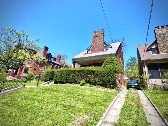5437 Wilkins Ave in Pittsburgh, PA - Building Photo - Building Photo