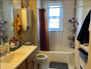 430 4th St NE, Unit Upper in Minneapolis, MN - Building Photo - Building Photo