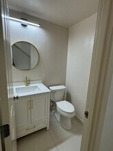 16006 NE 41st Ct in Redmond, WA - Building Photo - Building Photo