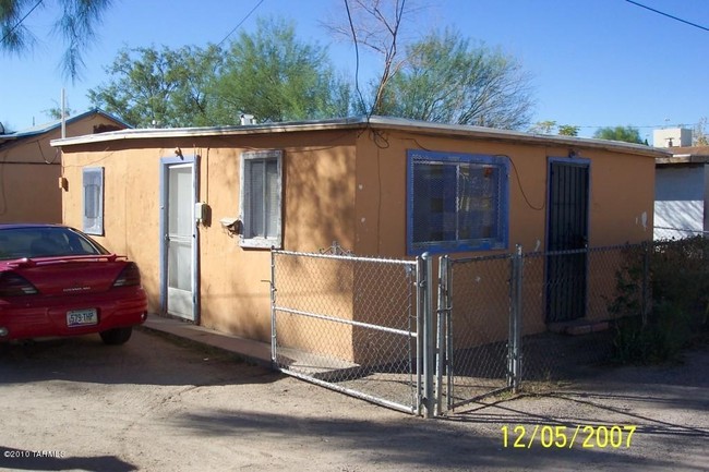 238 W 33rd St in Tucson, AZ - Foto de edificio - Building Photo