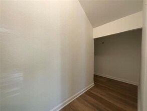 2020 W 10th St-Unit -D in Dallas, TX - Building Photo - Building Photo