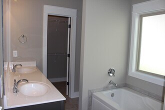 1285 Shades Terrace in Birmingham, AL - Foto de edificio - Building Photo