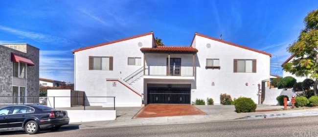 147 Avenida Serra, Unit 203