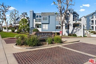 4643 E 4th St in Long Beach, CA - Building Photo