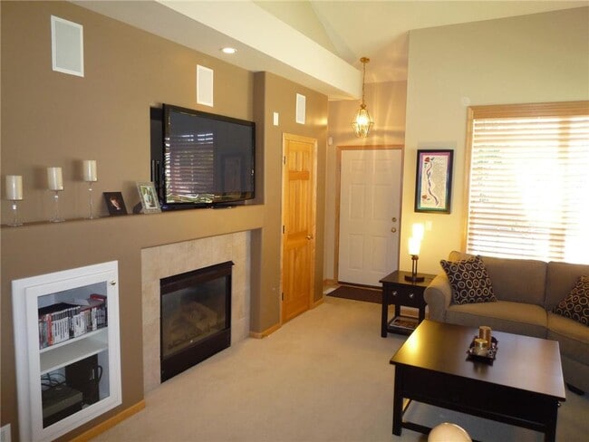 9777 Belmont Ln in Eden Prairie, MN - Building Photo - Building Photo