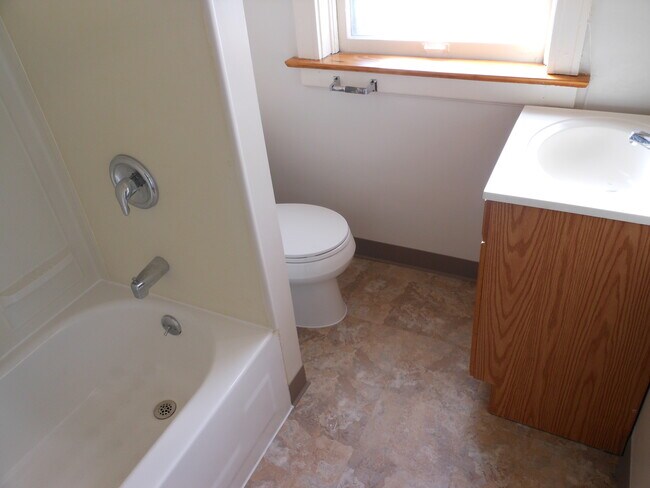 6300 Cates Ave, Unit 2W in University City, MO - Building Photo - Building Photo