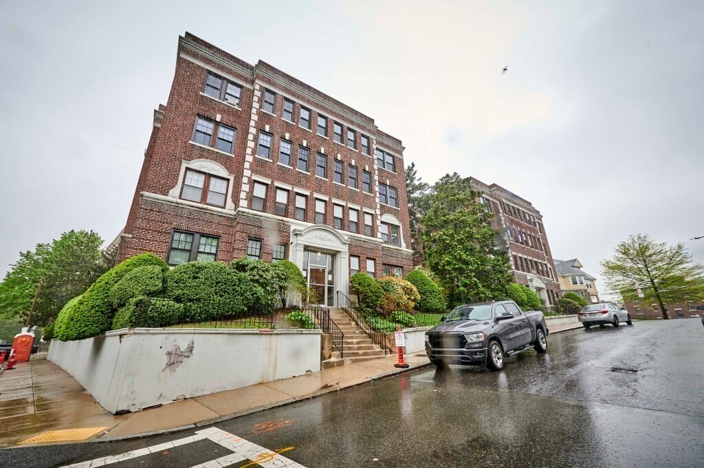 4 Chiswick Rd, Unit 35 in Boston, MA - Building Photo