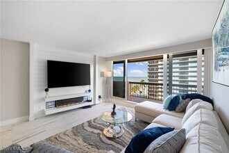 4001 Gulf Shore Blvd N in Naples, FL - Building Photo - Building Photo