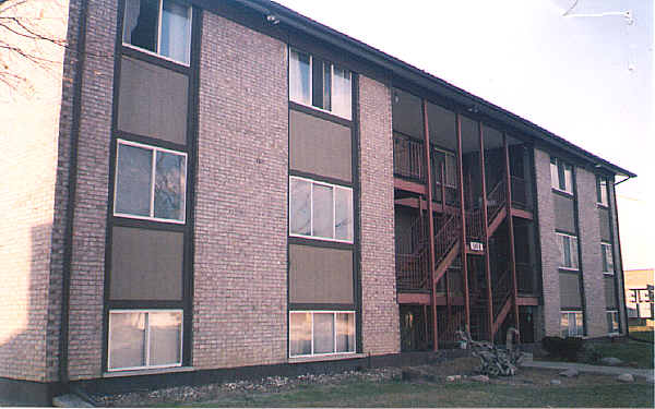 101 E Van Lake Dr in Vandalia, OH - Foto de edificio - Building Photo