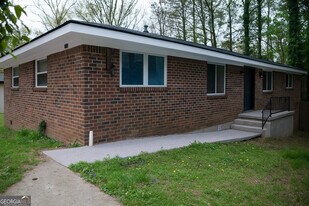 2831 Palm Dr in Atlanta, GA - Building Photo