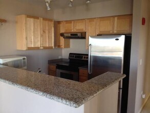 303 23rd Ave S, Unit 506 in Seattle, WA - Foto de edificio - Building Photo
