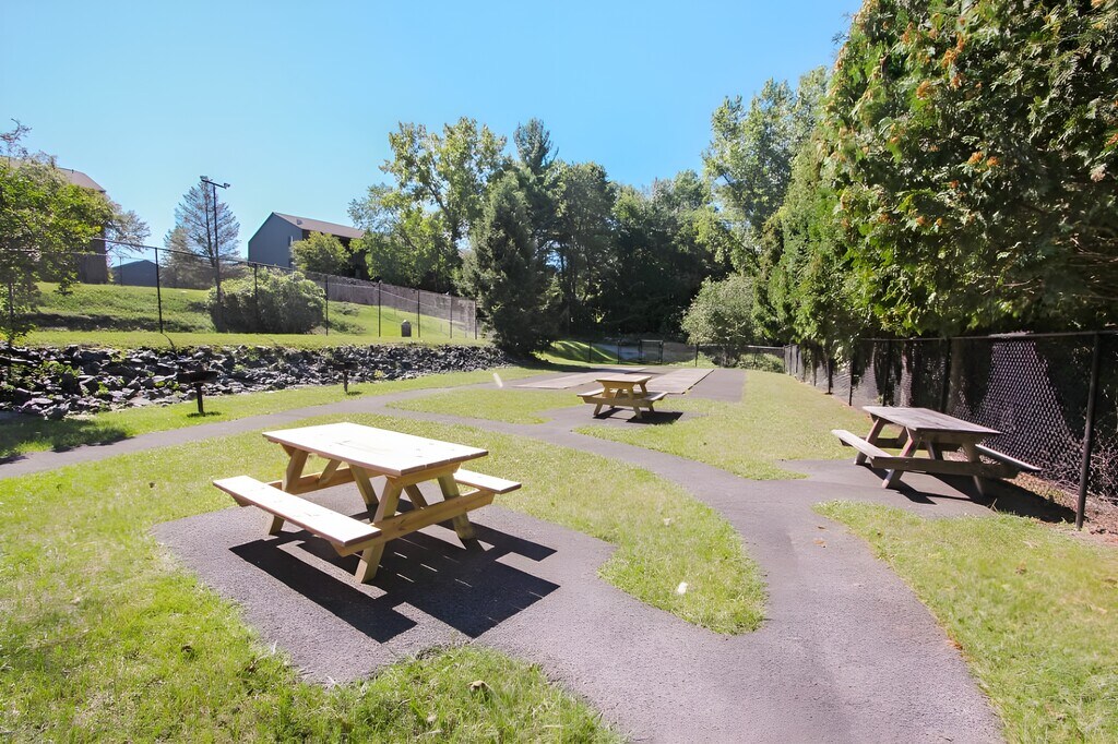 Regency Park Apartments in Guilderland, NY