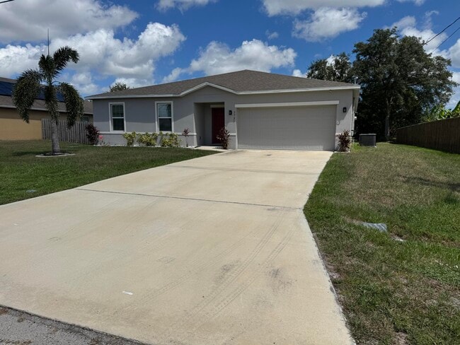 3725 SW Kasin St in Port St. Lucie, FL - Building Photo - Building Photo