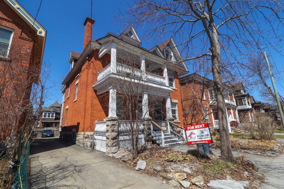 149 First Ave in Ottawa, ON - Building Photo