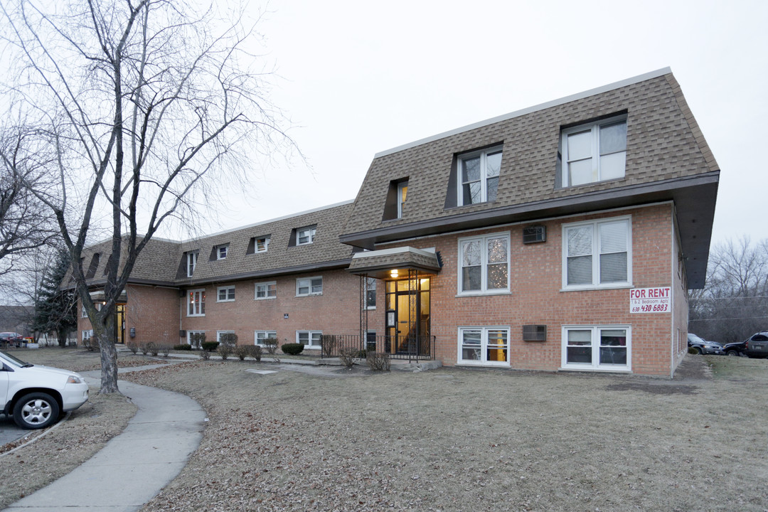 Addison Apartments in Addison, IL - Building Photo