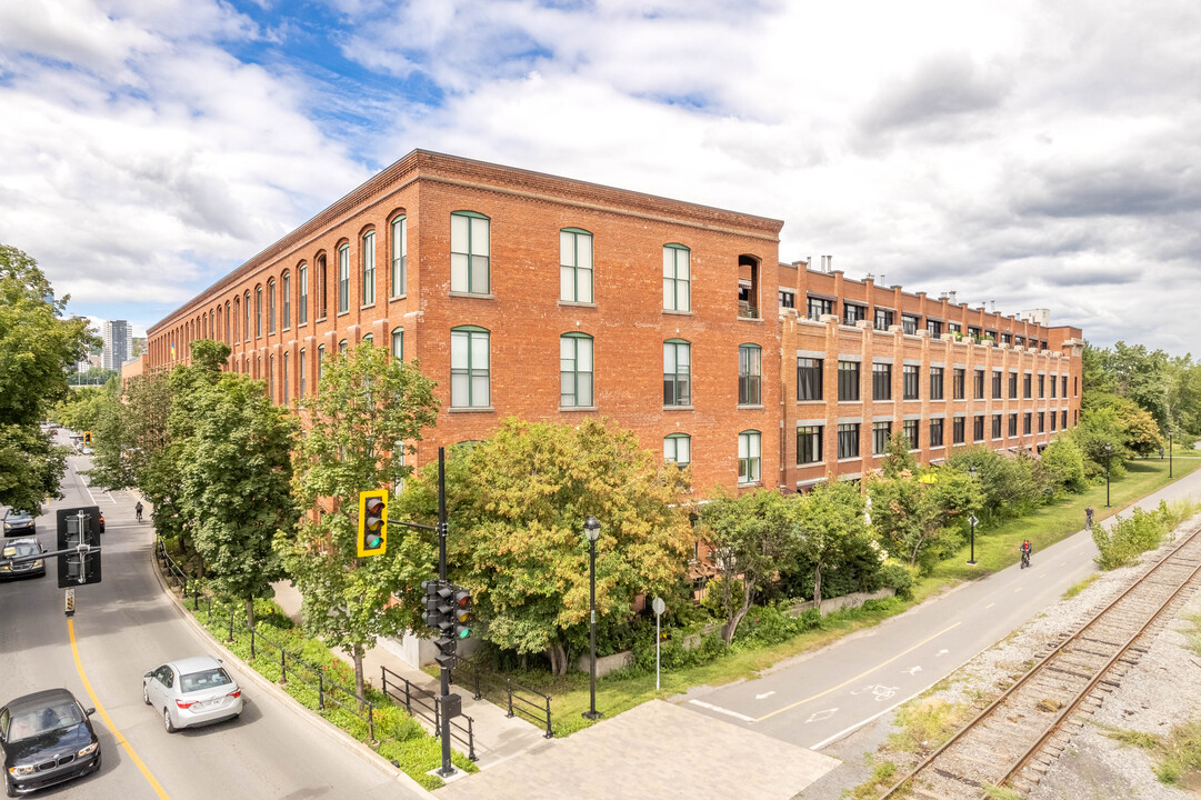 11 Charlevoix Rue in Montréal, QC - Building Photo