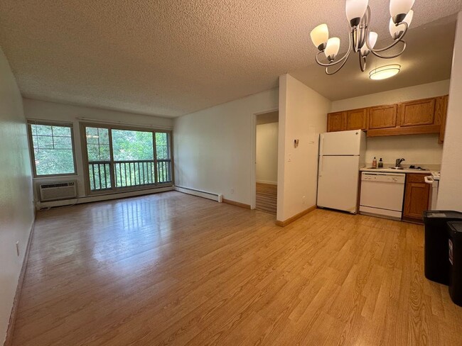 property at 860 W Moorhead Cir