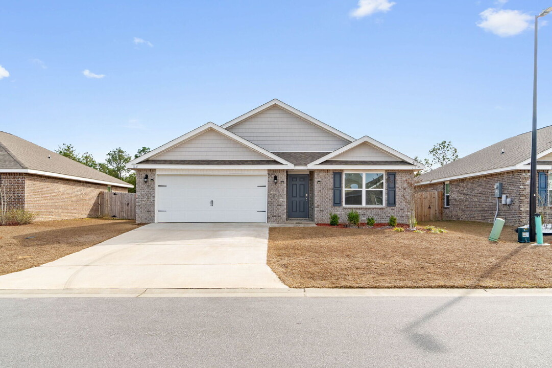 1047 Limpkin St in Crestview, FL - Foto de edificio