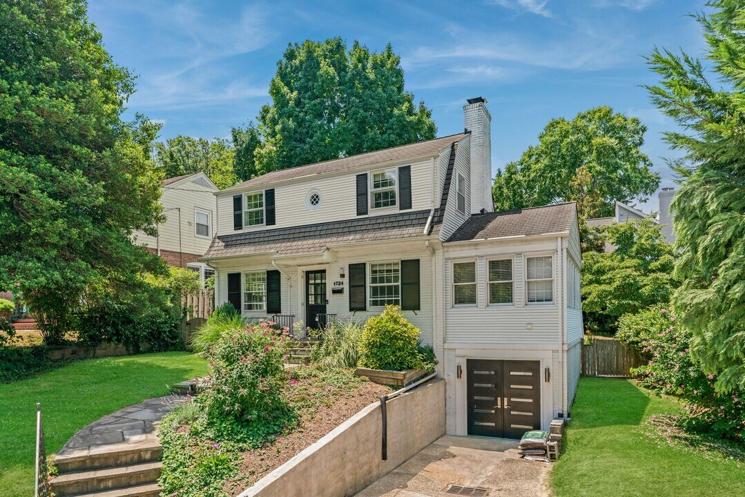 4724 River Rd in Bethesda, MD - Building Photo