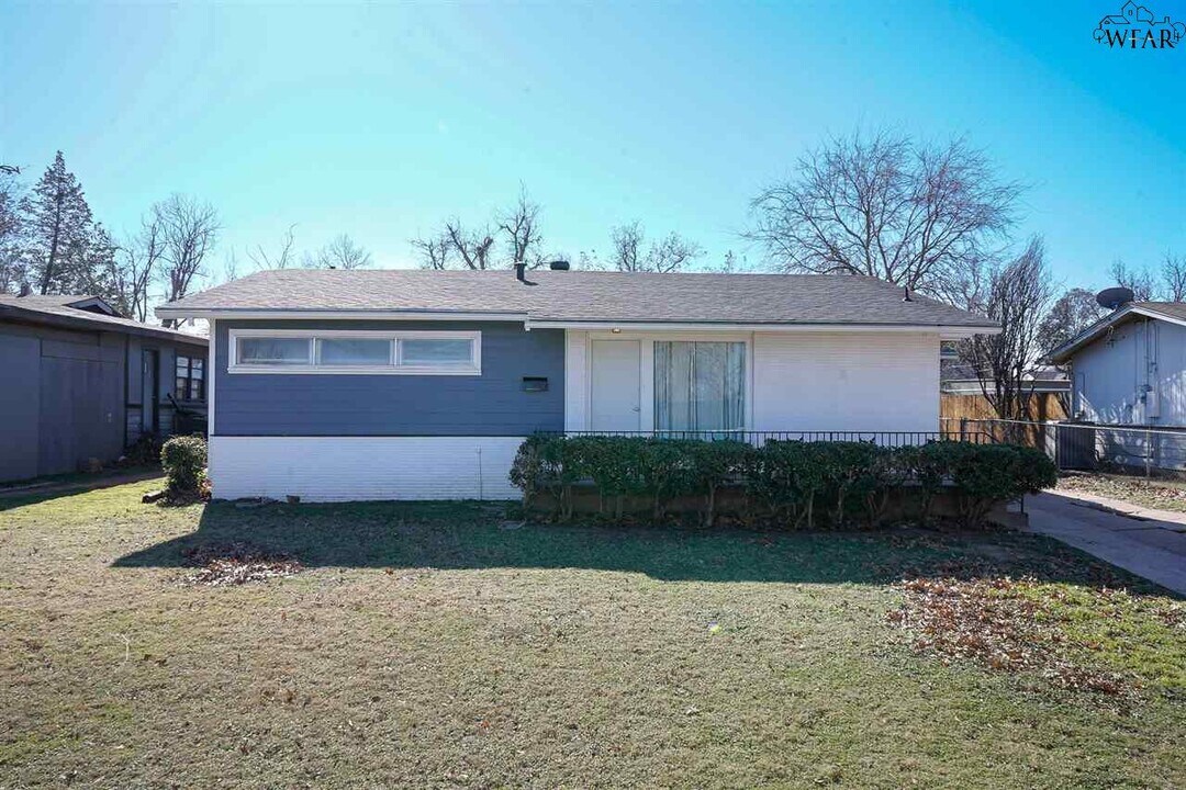 2407 Terrace Ave in Wichita Falls, TX - Building Photo