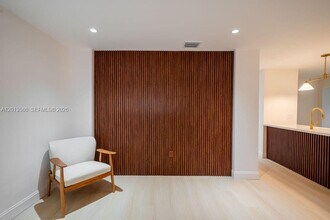 1550 S Greenway Dr in Coral Gables, FL - Building Photo - Building Photo