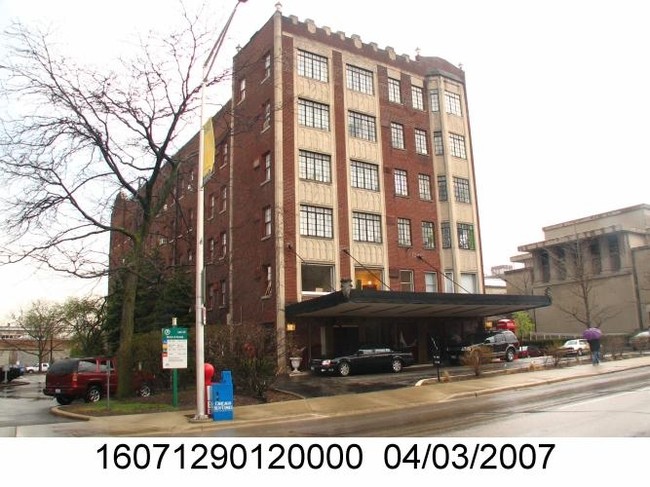 Scoville Manor Apartments in Oak Park, IL - Building Photo - Building Photo