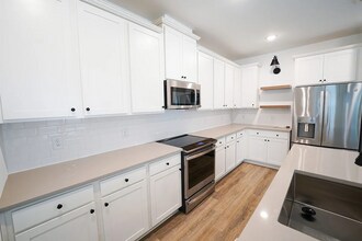 136 Kingswood Ter in Bloomingdale, GA - Building Photo - Building Photo