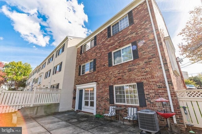 1601 N Van Dorn St in Alexandria, VA - Building Photo - Building Photo