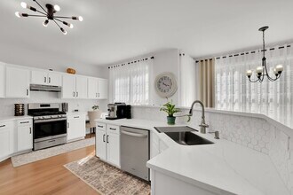 520 Ruby Forest Pky in Suwanee, GA - Foto de edificio - Building Photo