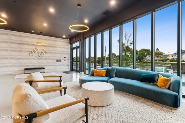 521 Lake Ave in Asbury Park, NJ - Foto de edificio - Building Photo